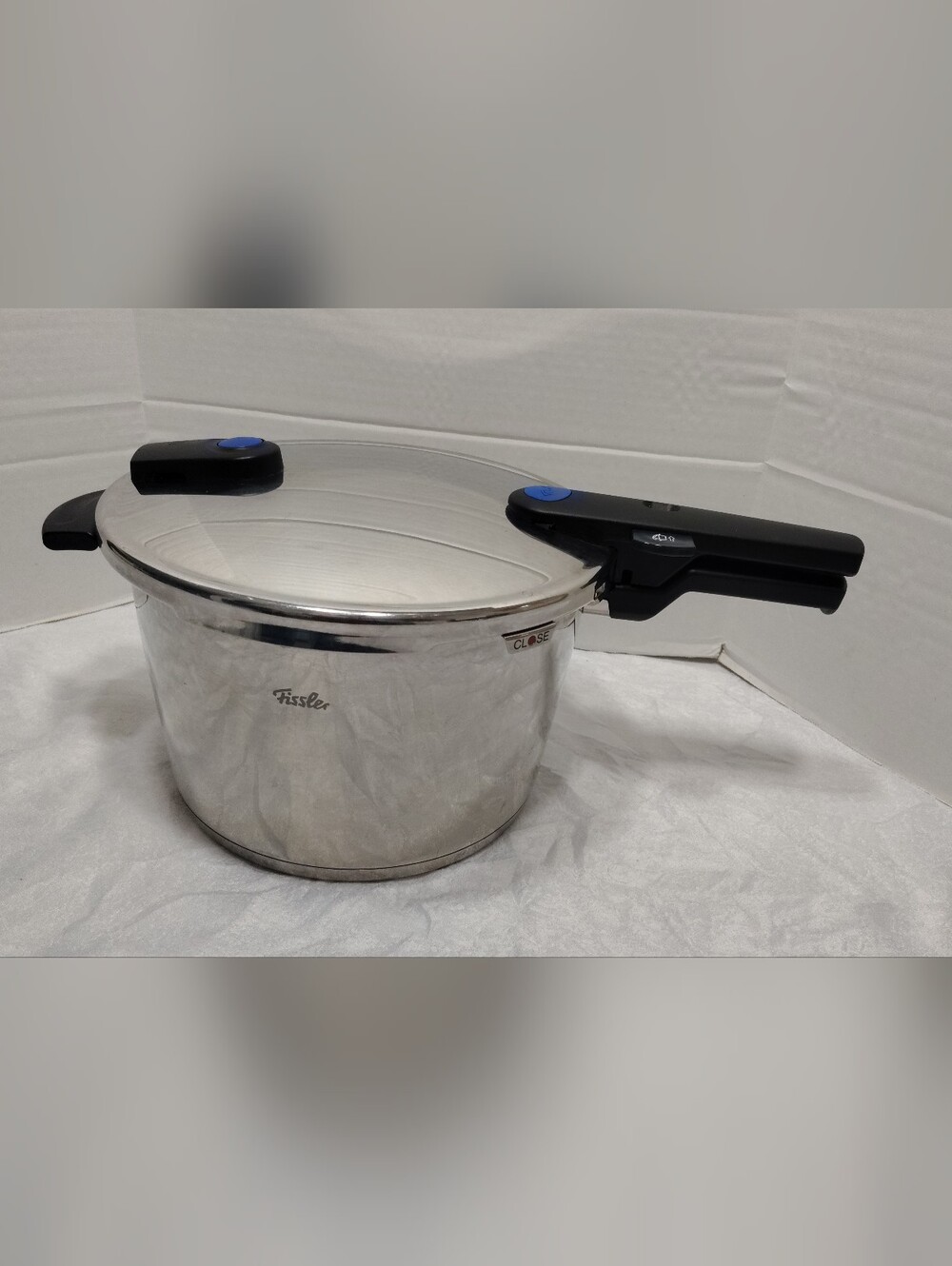Fissler Vitaquick 8QT Premium Pressure Cooker Stainless Mande In Germany